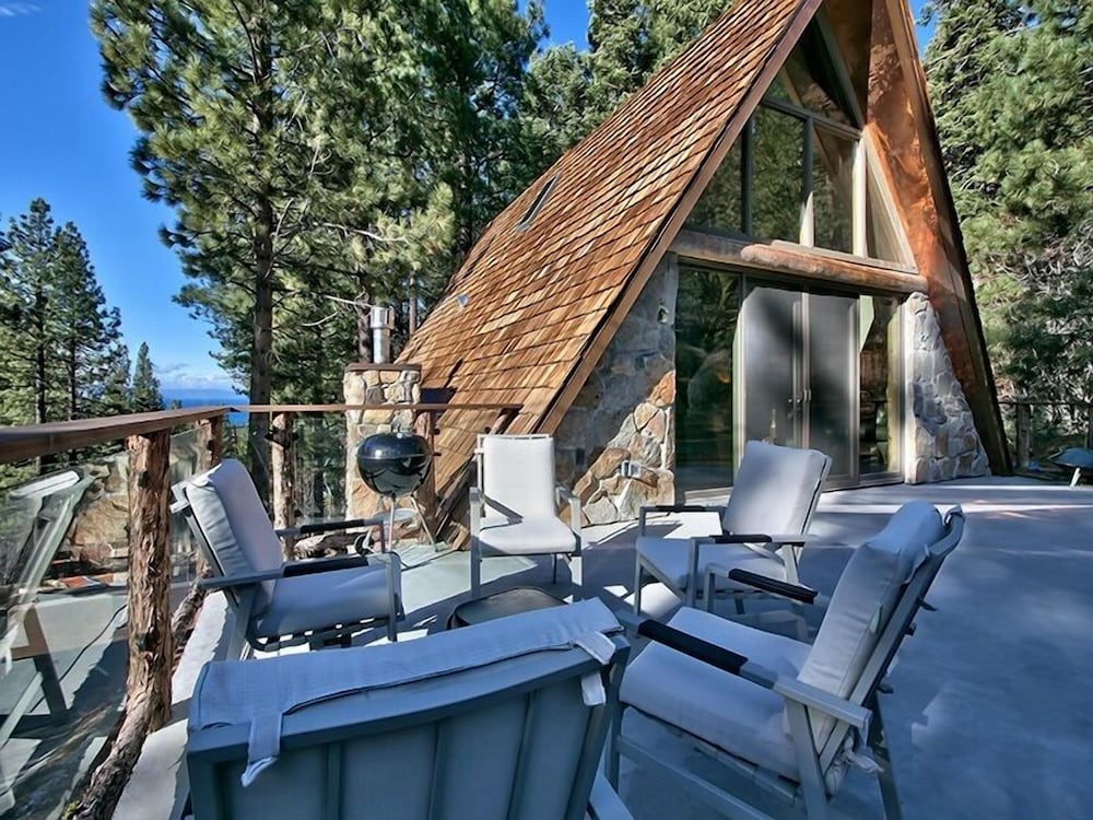 3877 Crest Drive