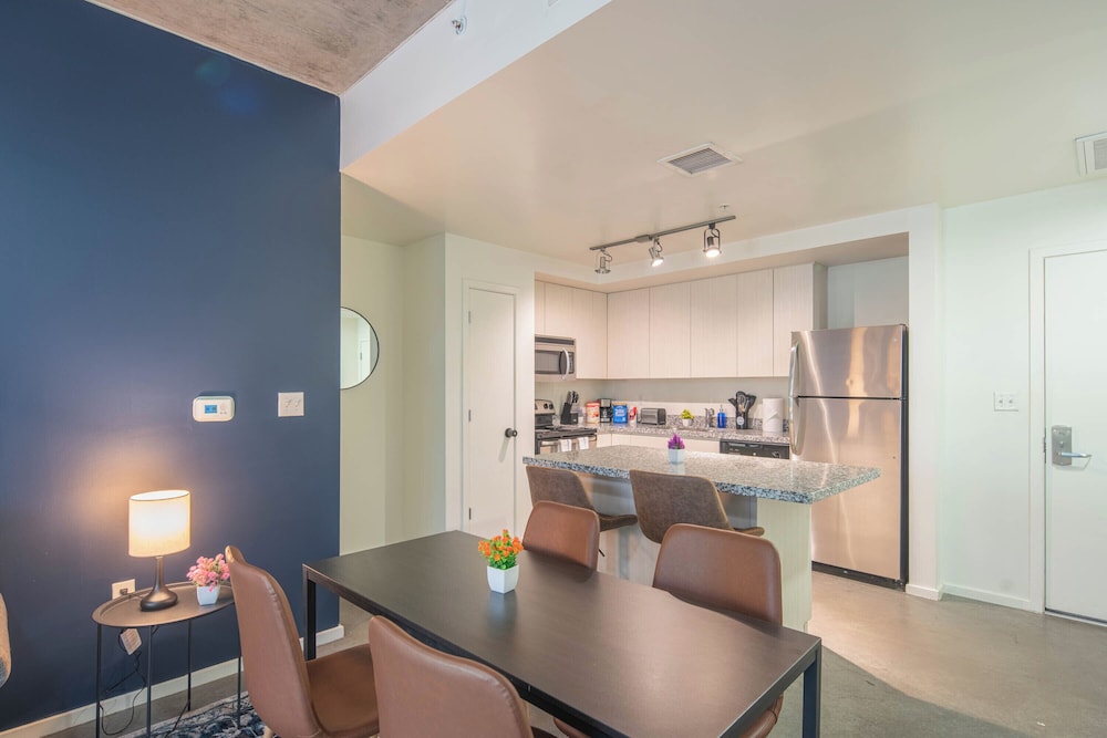 ROVE LIVING/KL - Roosevelt Point
