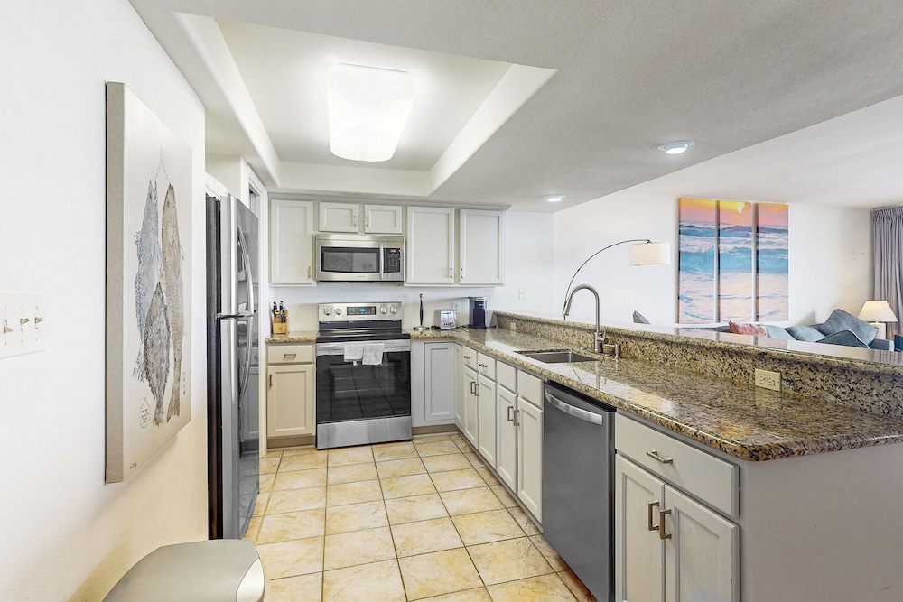 All-suite Beachfront 3BR w/ Gulf Views & Pools