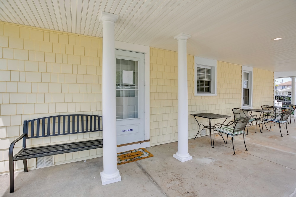 < 1/2 Mi to Beach: Wildwood Getaway w/ Patio!