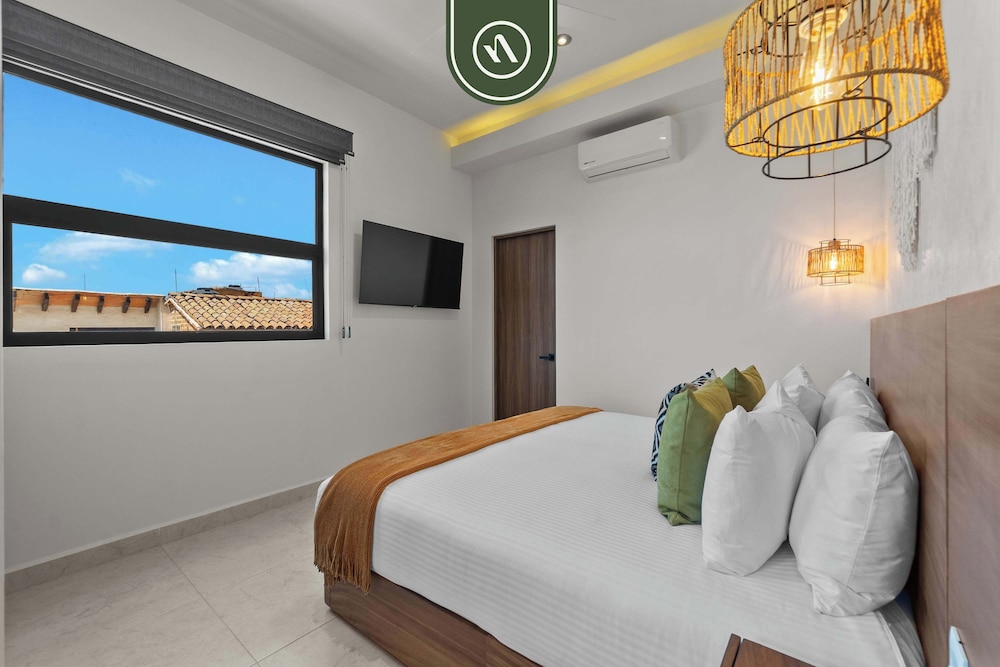 Luxury 2 BR - Downtown - Pool - Sunset in Terrace
