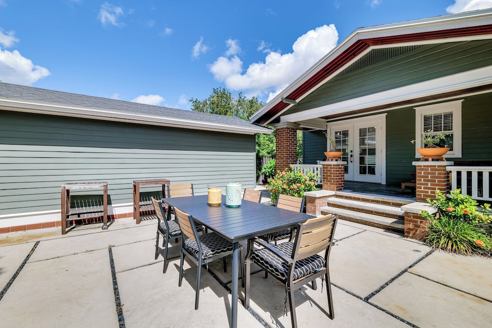 Renovated, Stylish Retreat w/ Patio in Lakeland!