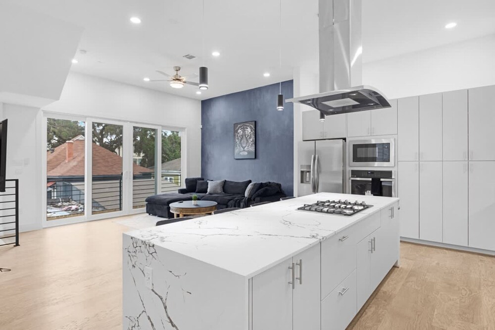 Perfect Houston Group Stay for 12 With 6 Beds 6 Baths