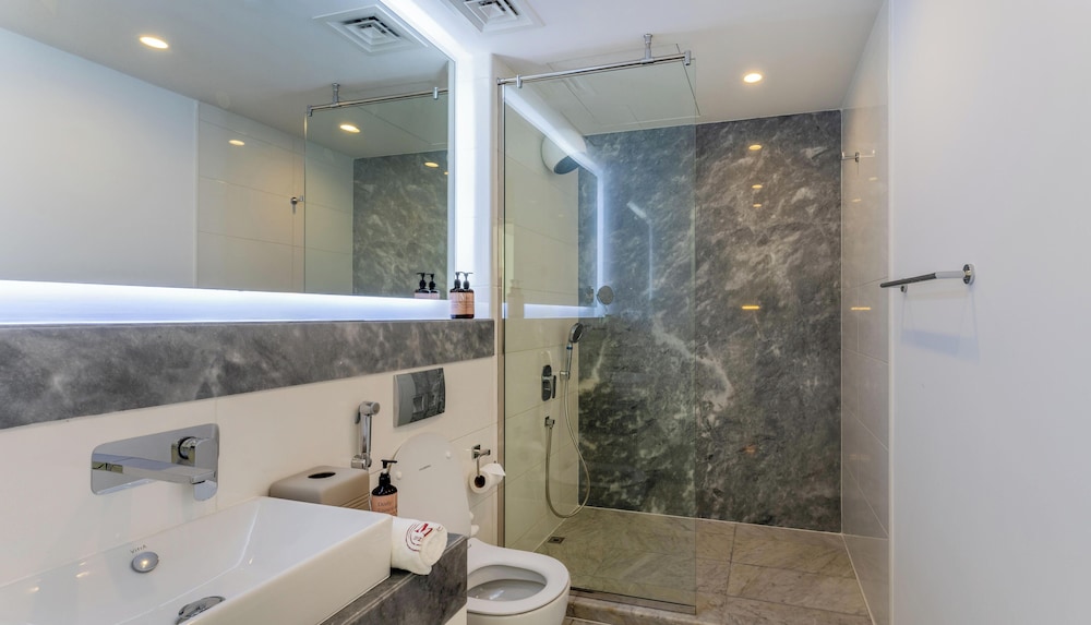 Manzil - Modern 1BR w Stunning Lake View