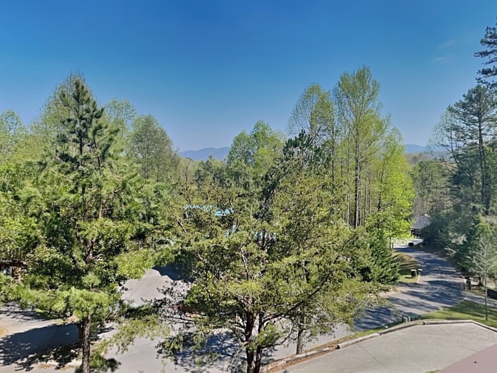 Hilltop Hideaway by Jackson Mountain Rentals