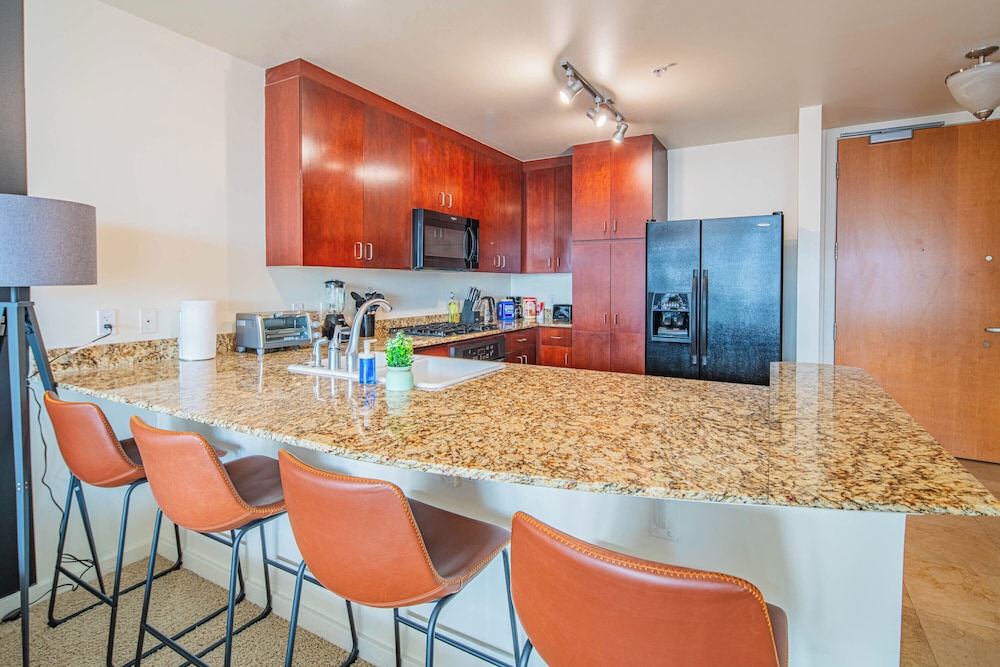 ROVE LIVING/KL - 44 Monroe