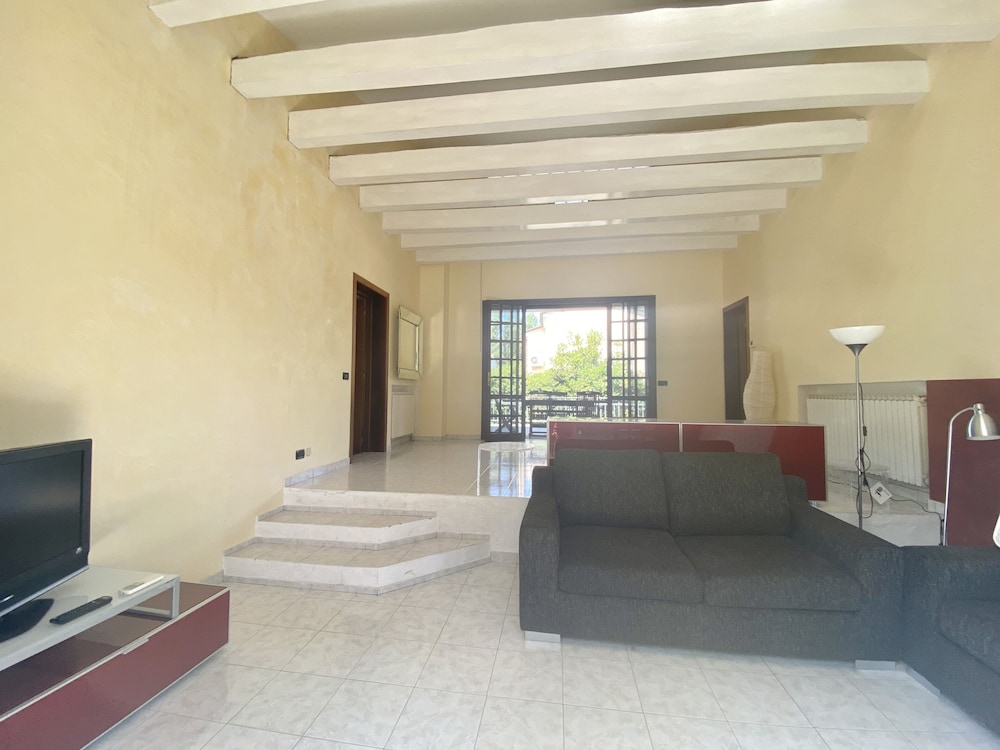 Beautiful Villa With Large Outdoor in Isola Albarella view 5