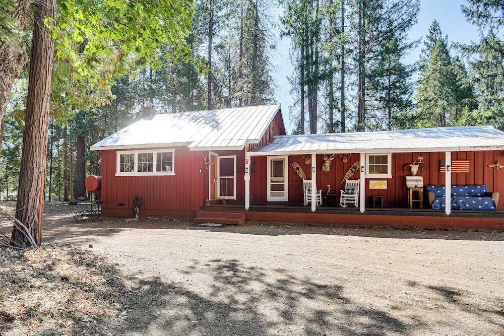 < 2 Mi to Trinity Lake: Norcal Getaway w/ BBQ