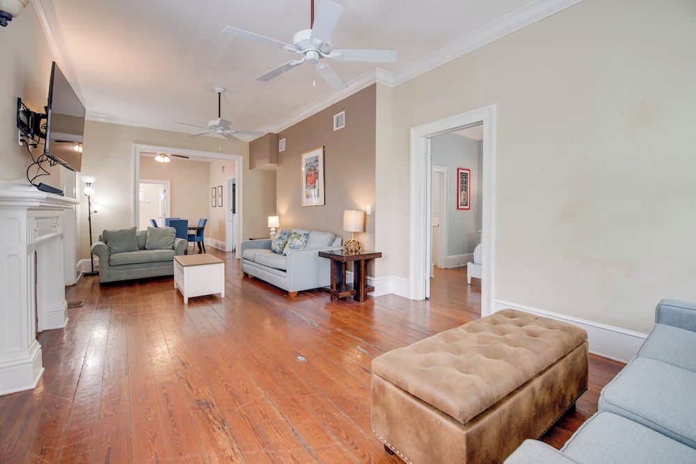 Banana's Foster Guesthouse
