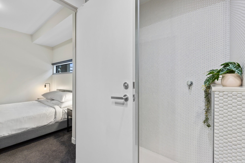 Fitzroy North 1-bed With Balcony by Edinburgh Park