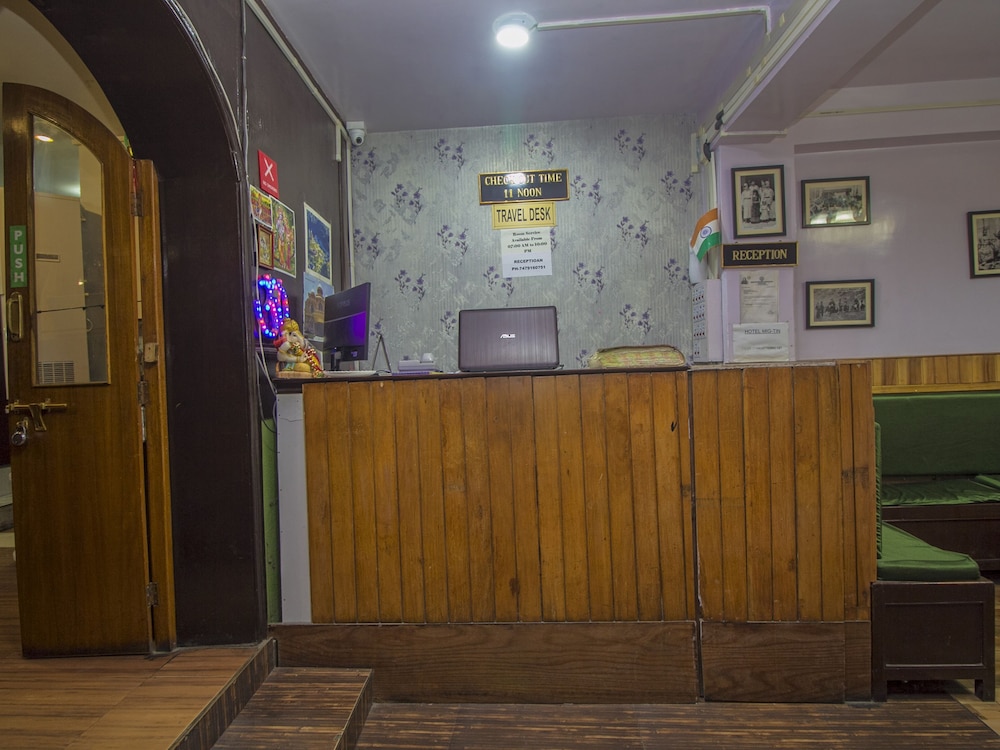 Lobby & Reception