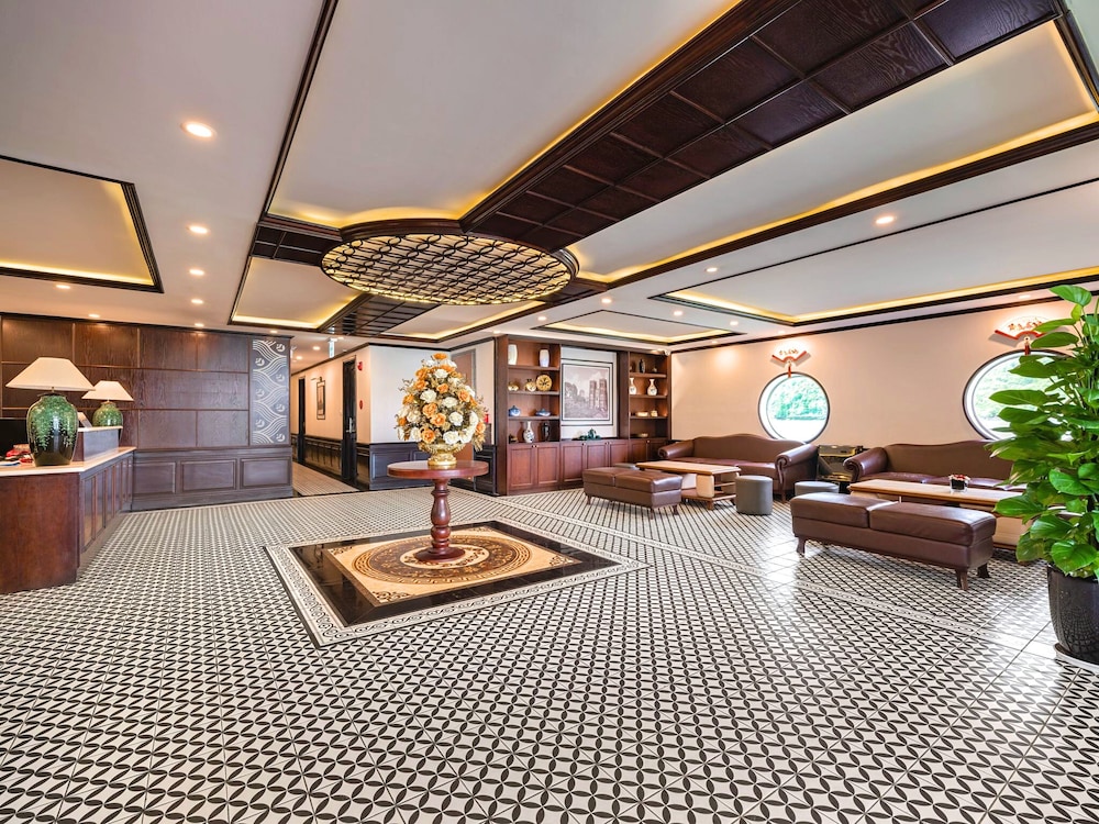 Le Journey Elegance Cruise on Lan Ha Bay