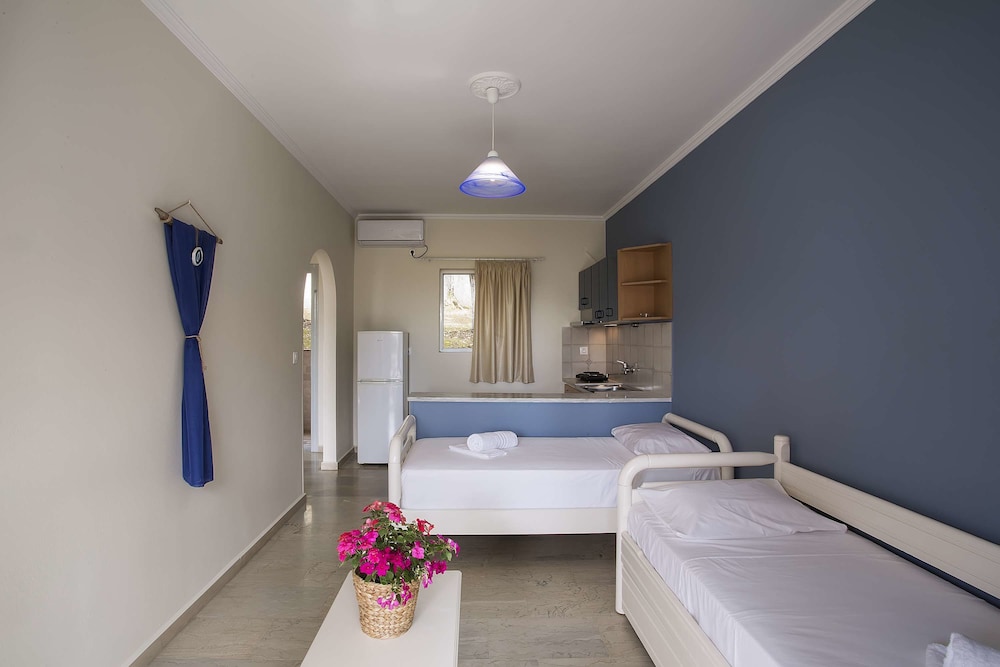 Mathraki Resort