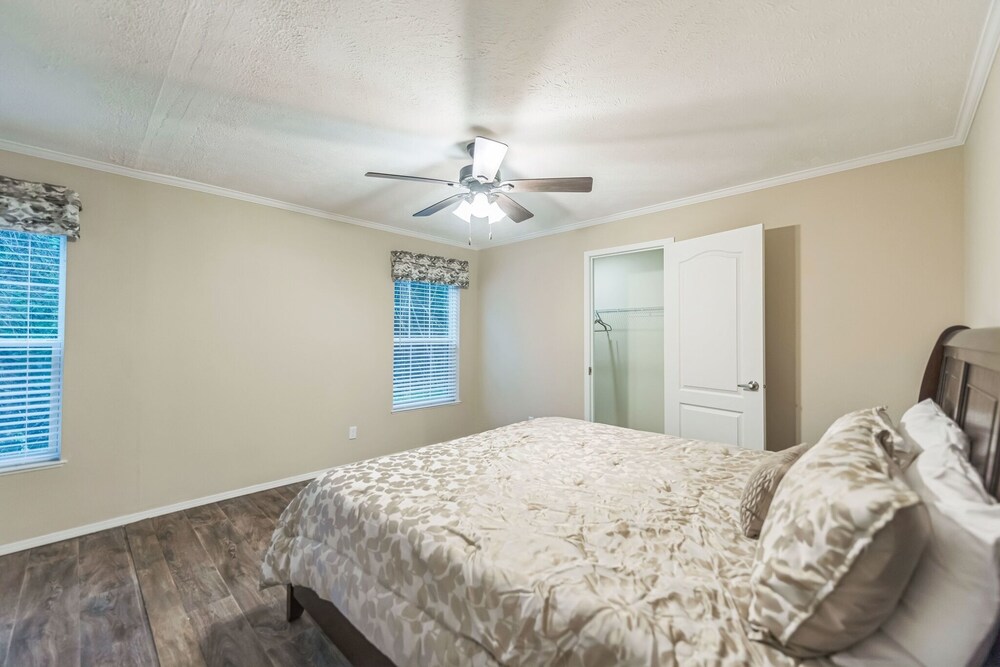 Lakeside Retreat W/ Beach Access & Kayaks 3 Bedroom Home