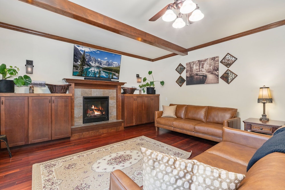 The Fireside Retreat 6 BD, Sauna, Home Theater
