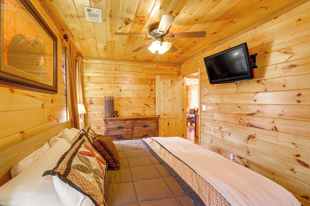 1 Mi to Nottely Lake: Home w/ Furnished Deck!