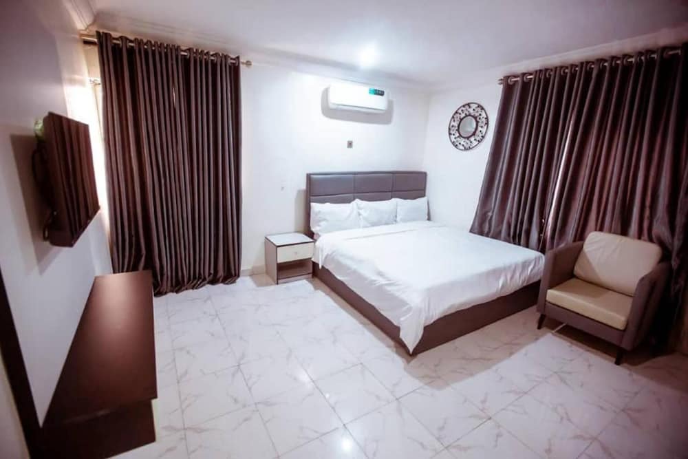 Stunning 2-bed Apartment in Lagos view 5