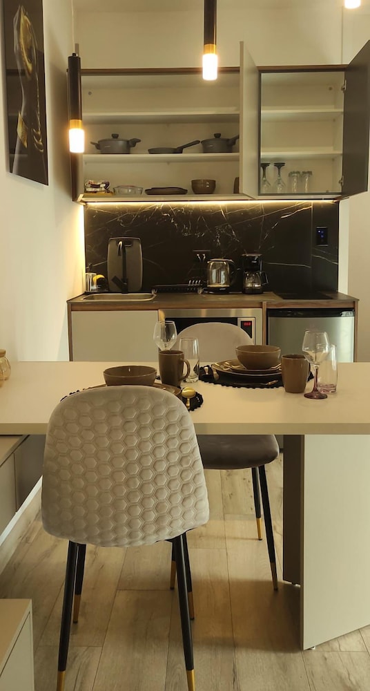 Xoe Mini-suites and Apartments