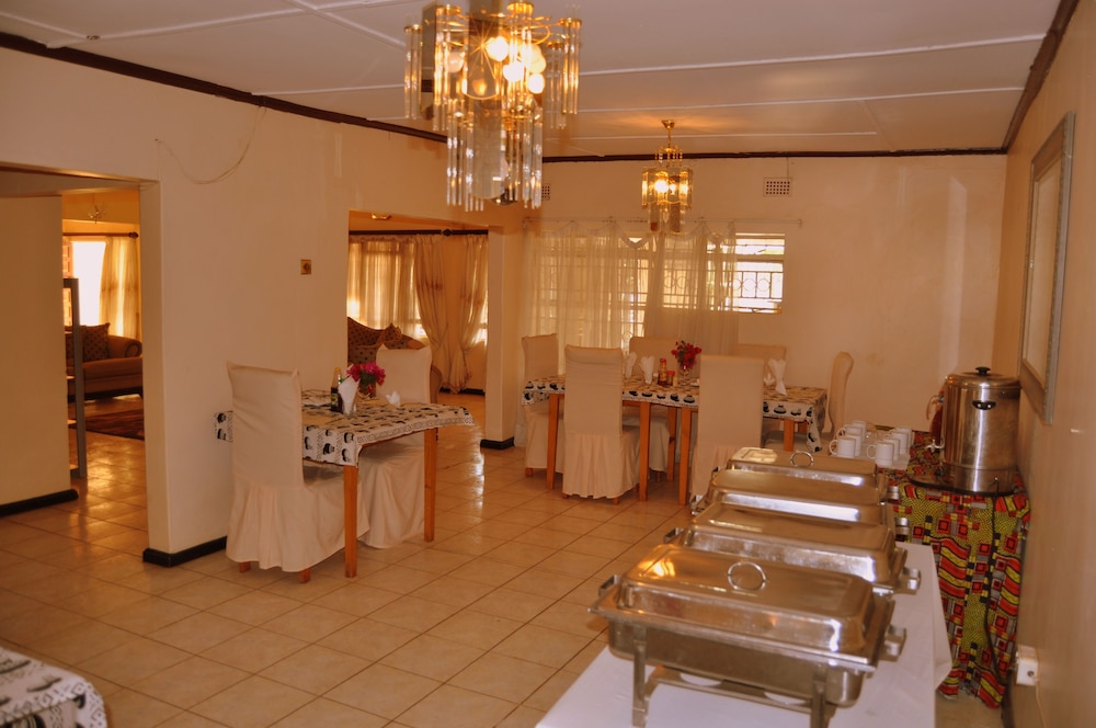 Wane Guest Lodge