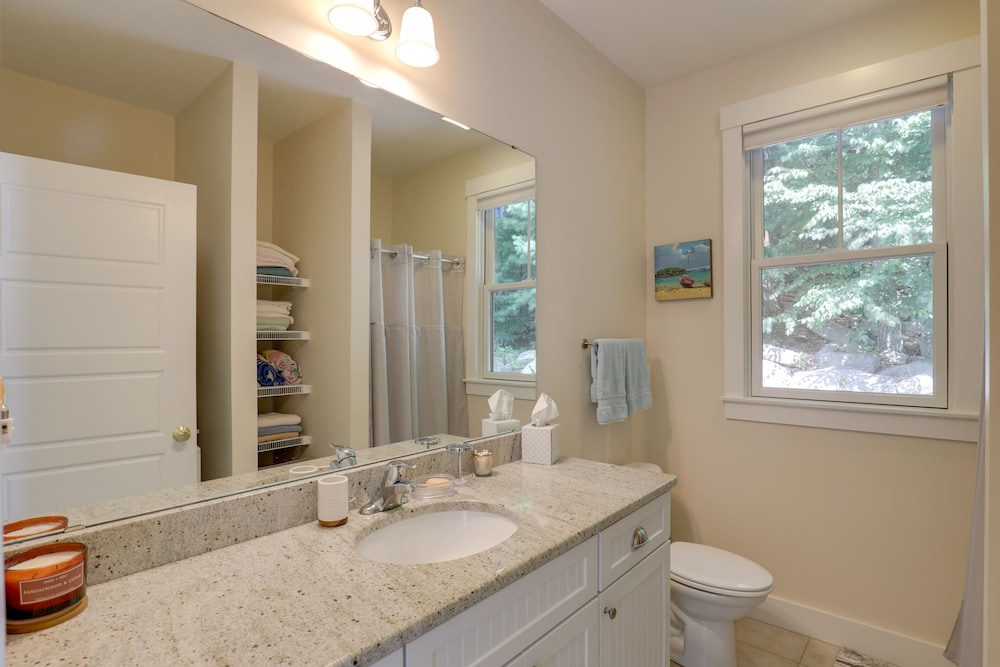 Inviting Summer Village Cottage: Golf Cart & More!