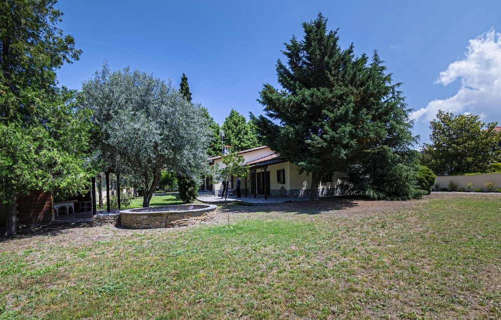 Linden House Left by Rentals Pro