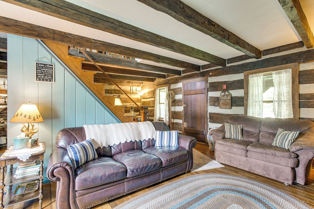 3 Mi to River: 11-acre Retreat in Rural Stockport