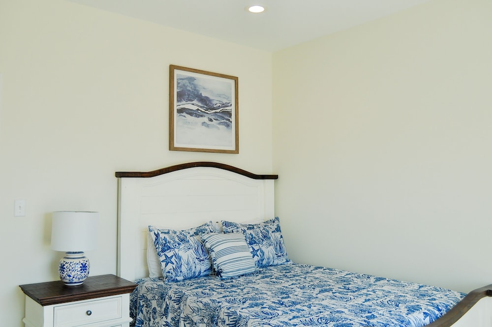 Anchors Aweigh by Topsail Realty