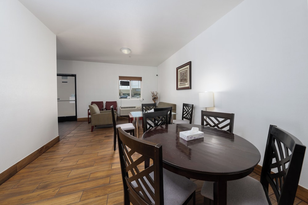 America Inn & Suites