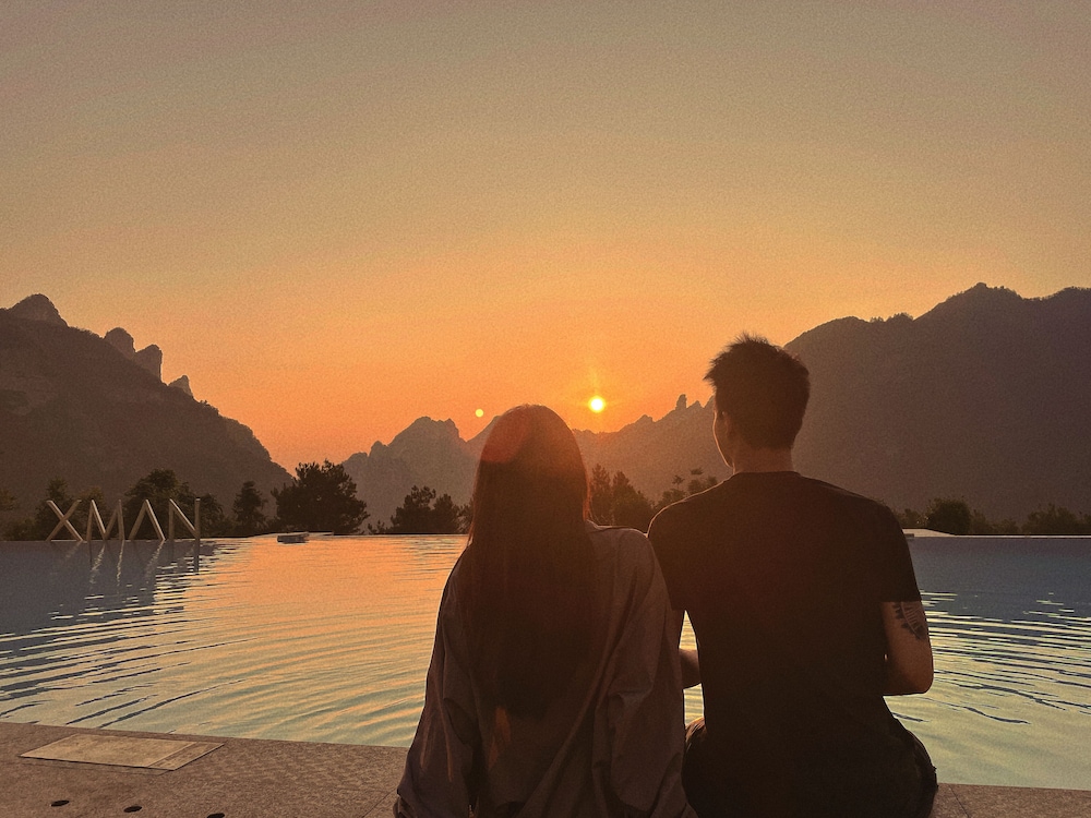 XMAN Sunrise Peaks Resort--Sky Mirror Infinity Pool