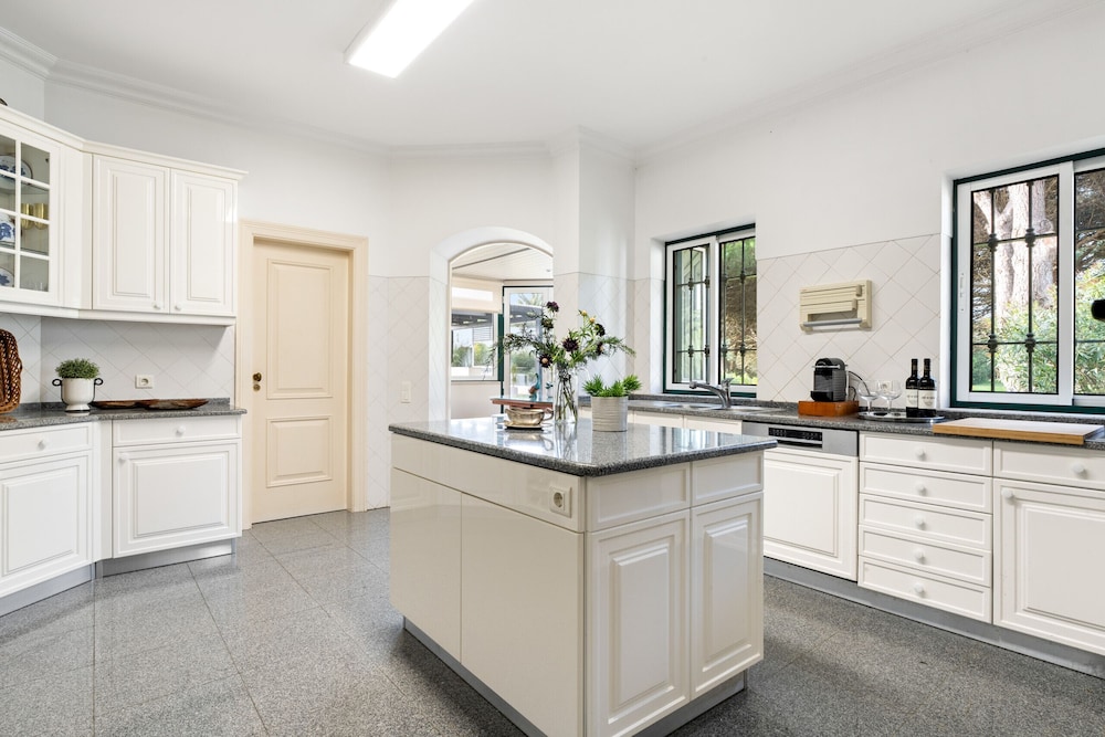 Fairview Villa by Cadenzalux