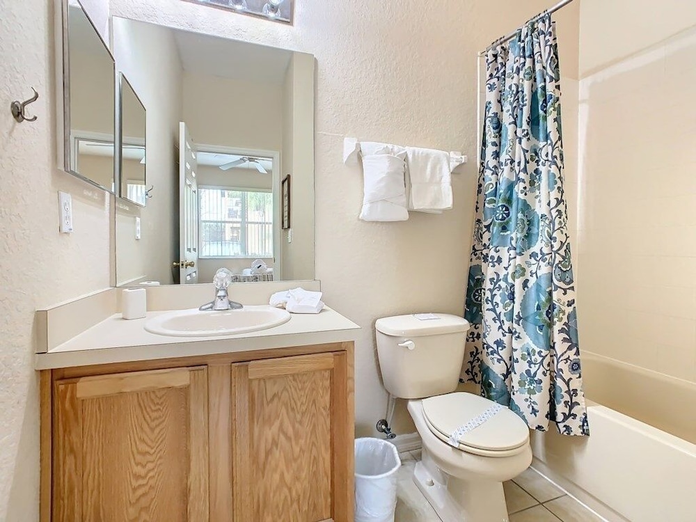 Regal Oaks Getaway: 4br Home Close To Disney & Old Town 4 Bedroom Townhouse