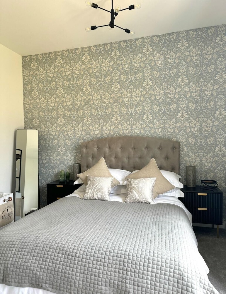 Apricot House- Cozy 2 Bedroom House in Birmingham view 4