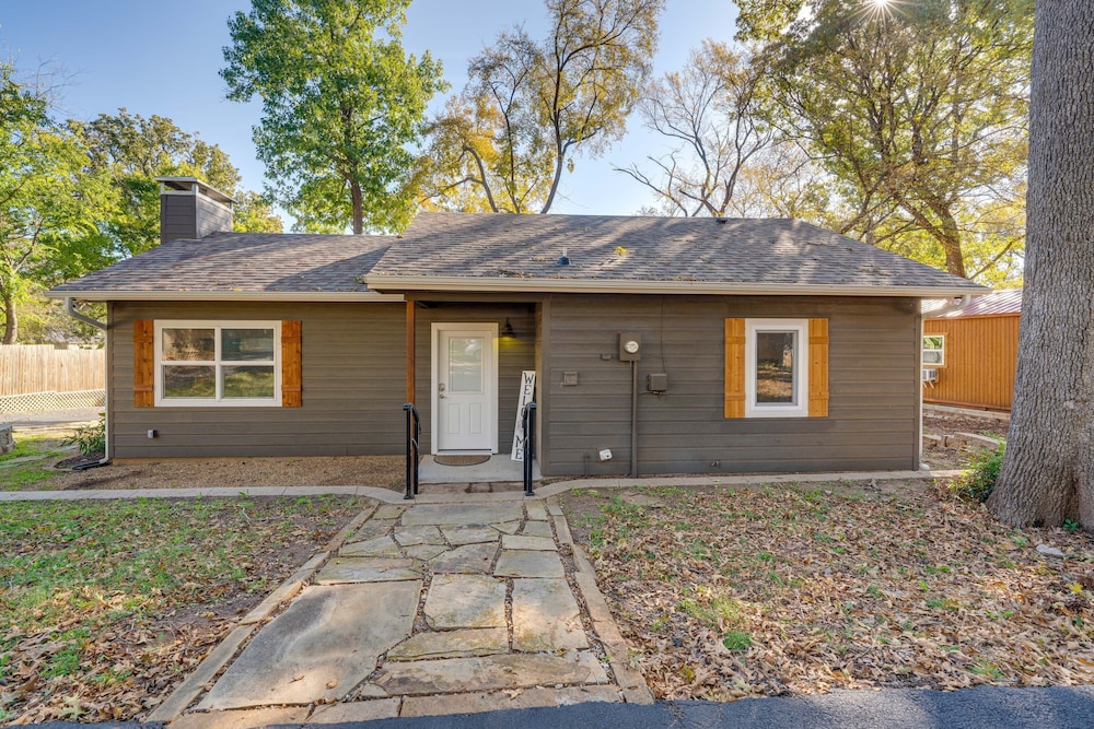 Pottsboro Vacation Rental - Walk to Lake Texoma! view 5