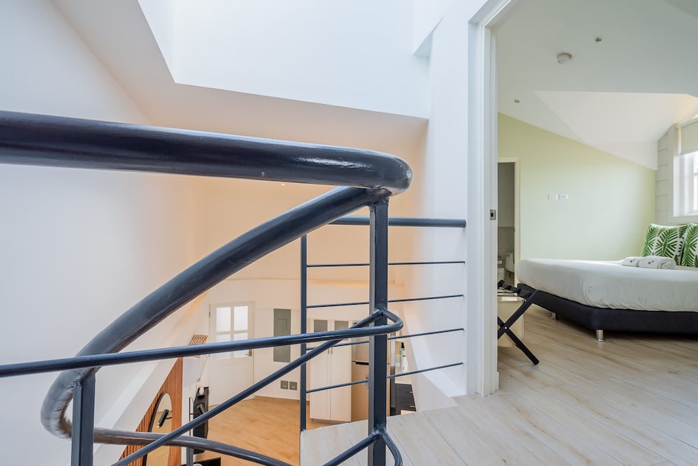 w Homely 2BR With Balcony in Panama