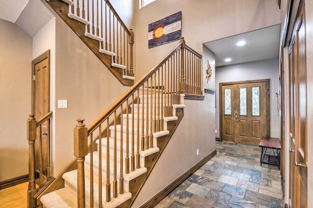 5 Mi to Breckenridge Skiing: Mtn Gem w/ Hot Tub! view 4