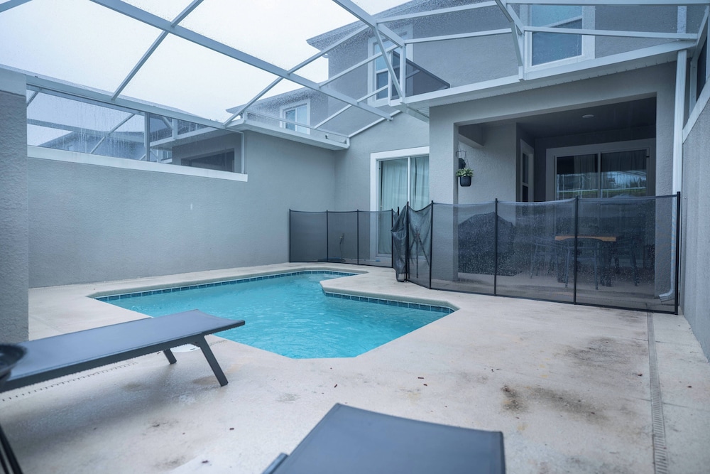 4BR Luxury Home at Champions Gate With Pool