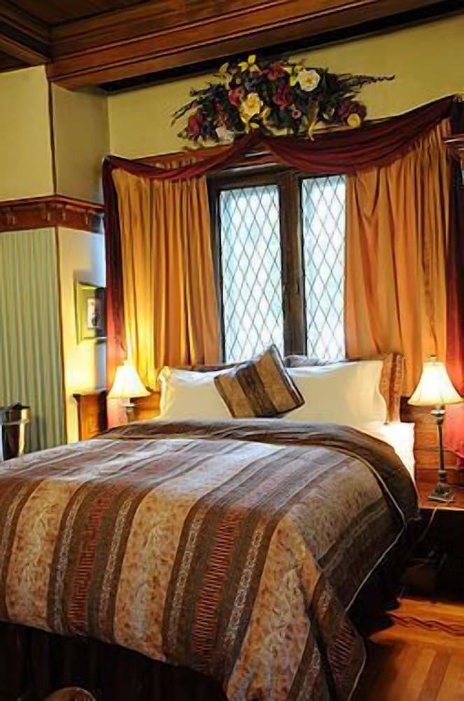 Brockville Vacations - The Noble Suites - Property Image 61