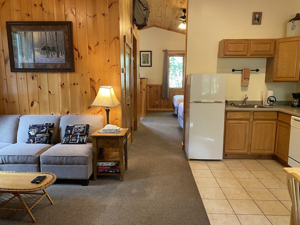 Gunflint Lodge & Outfitters