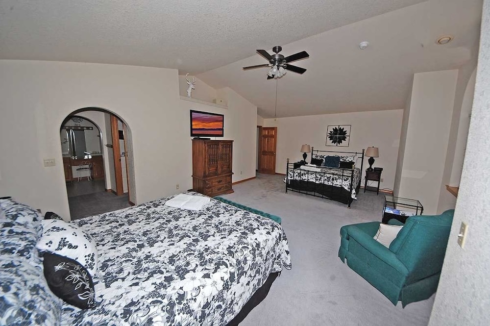 1801 Jicarilla Drive 4 Bedroom Home by RedAwning view 3