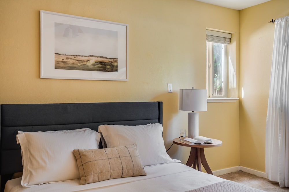Le n by Avantstay Private Breathtaking Character Cottage w Pool Hot Tub