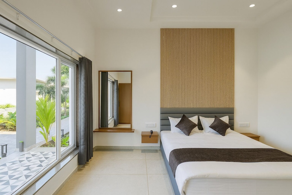 Lavender Hotels with Swimming Pool – Statue of Unity