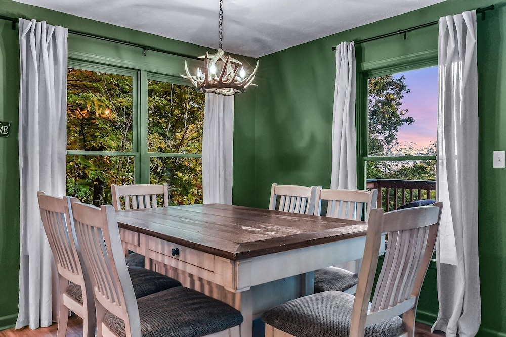 Smoky Mountain Bliss 2 Bedroom Cabin