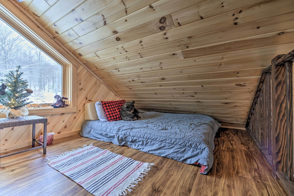 Spacious Cabin on Silver Lake: Hike & Ski! view 4