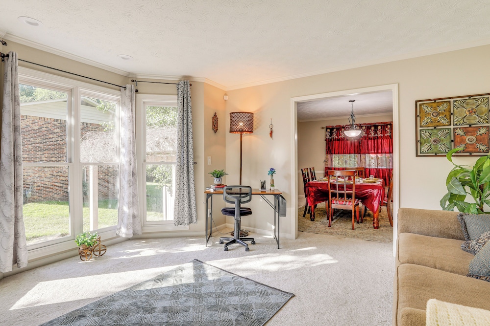 6 Mi to Stone Mountain Park: Home w/ Deck!