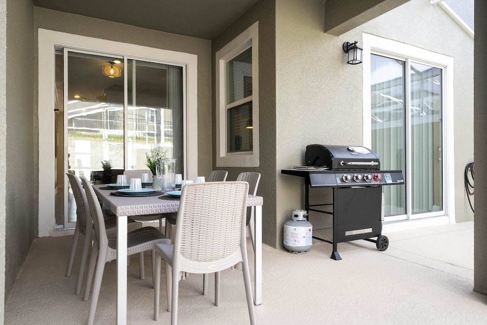 WonderFull 4Bd with Pool at Champions Gate 1174