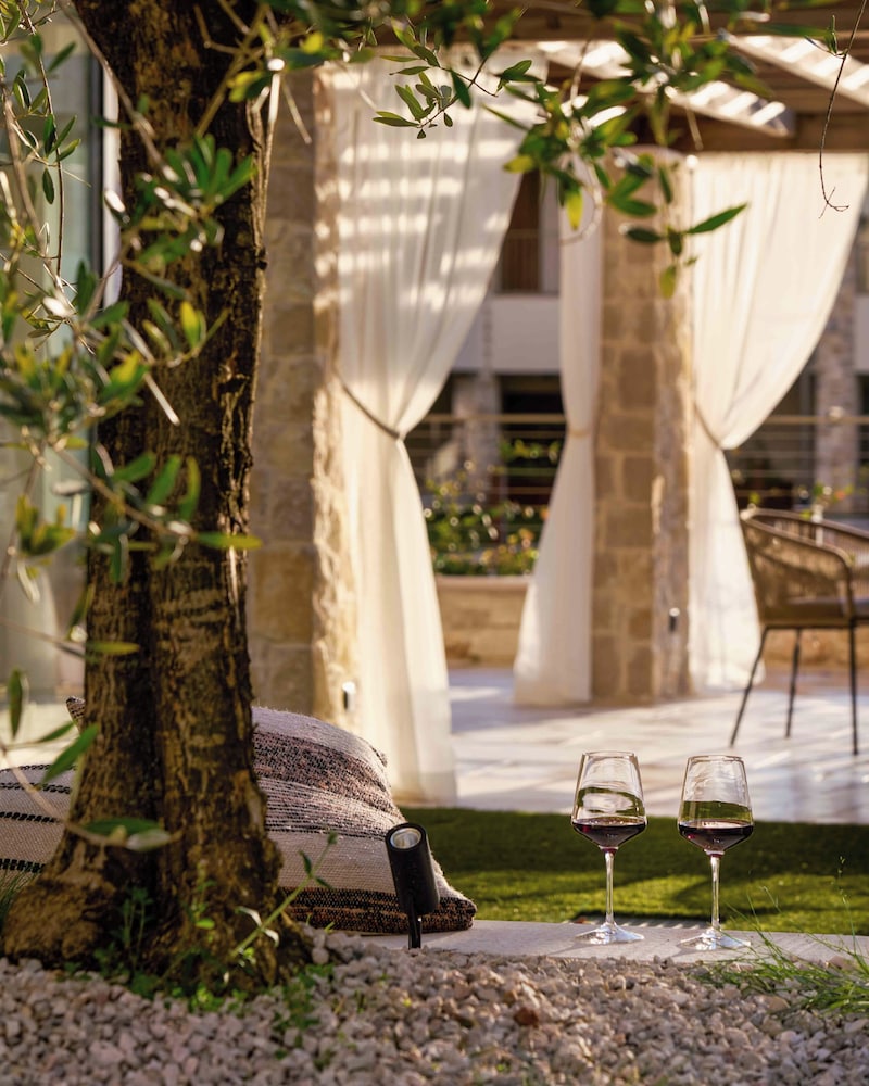 SalvatoreHomes - Pure Luxury in the Centre of Bardolino with Pool & Private Jacuzzi - Casa Olivia - a 5 Star Luxury Collection at Lake Garda