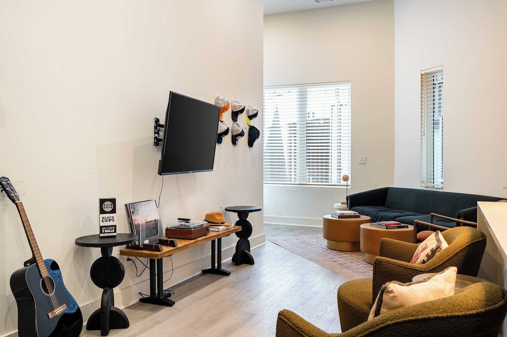 Sleeps 24 Rooftop, Game Room & Outdoor Spaces Just 10 Min to Broadway Outrider by Avantstay