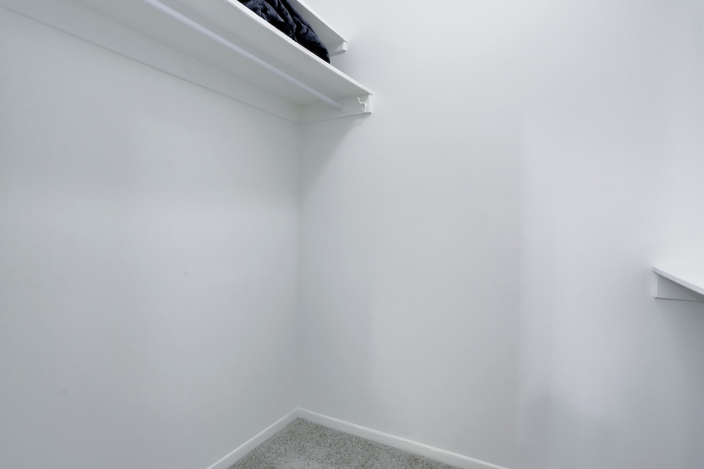 Stylish & Spacious 2BR in Crystal City
