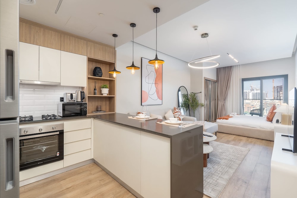 Chic Modern Studio Apartment for 2 in JVC