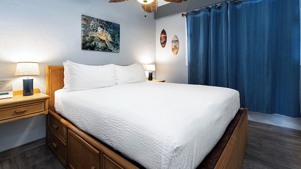 Stunning Top Floor Ocean Front Condo AC & Wifi
